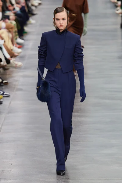 Look 23